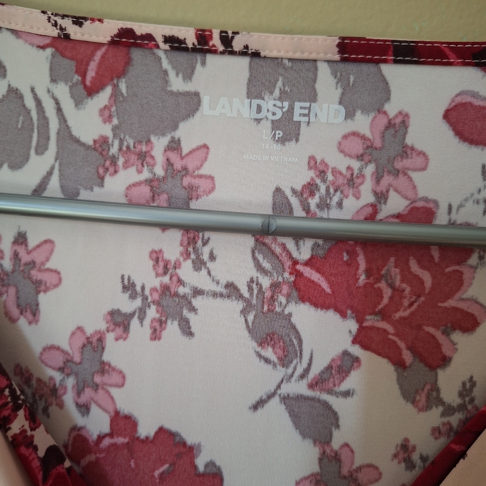 Lands End Women's Sleeveless Silky Knit Drape Front Top Sz. L/P - Picture 3 of 8